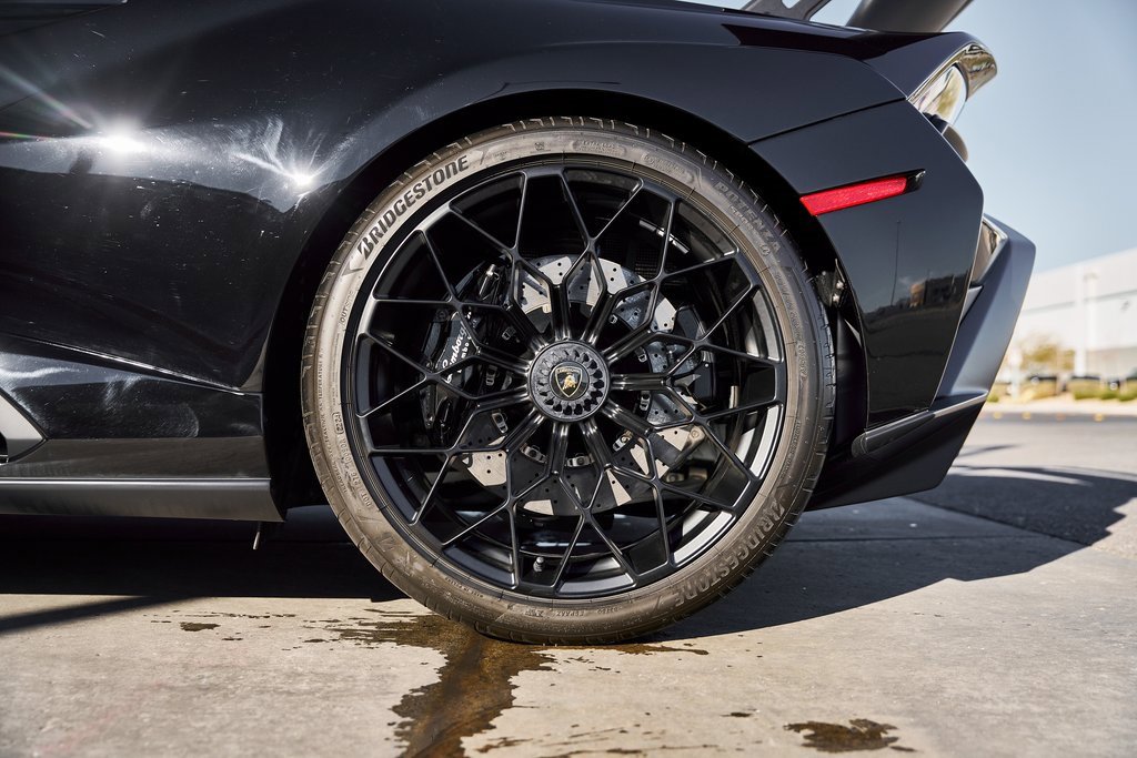 Used 2024 Lamborghini Huracan STO image 29