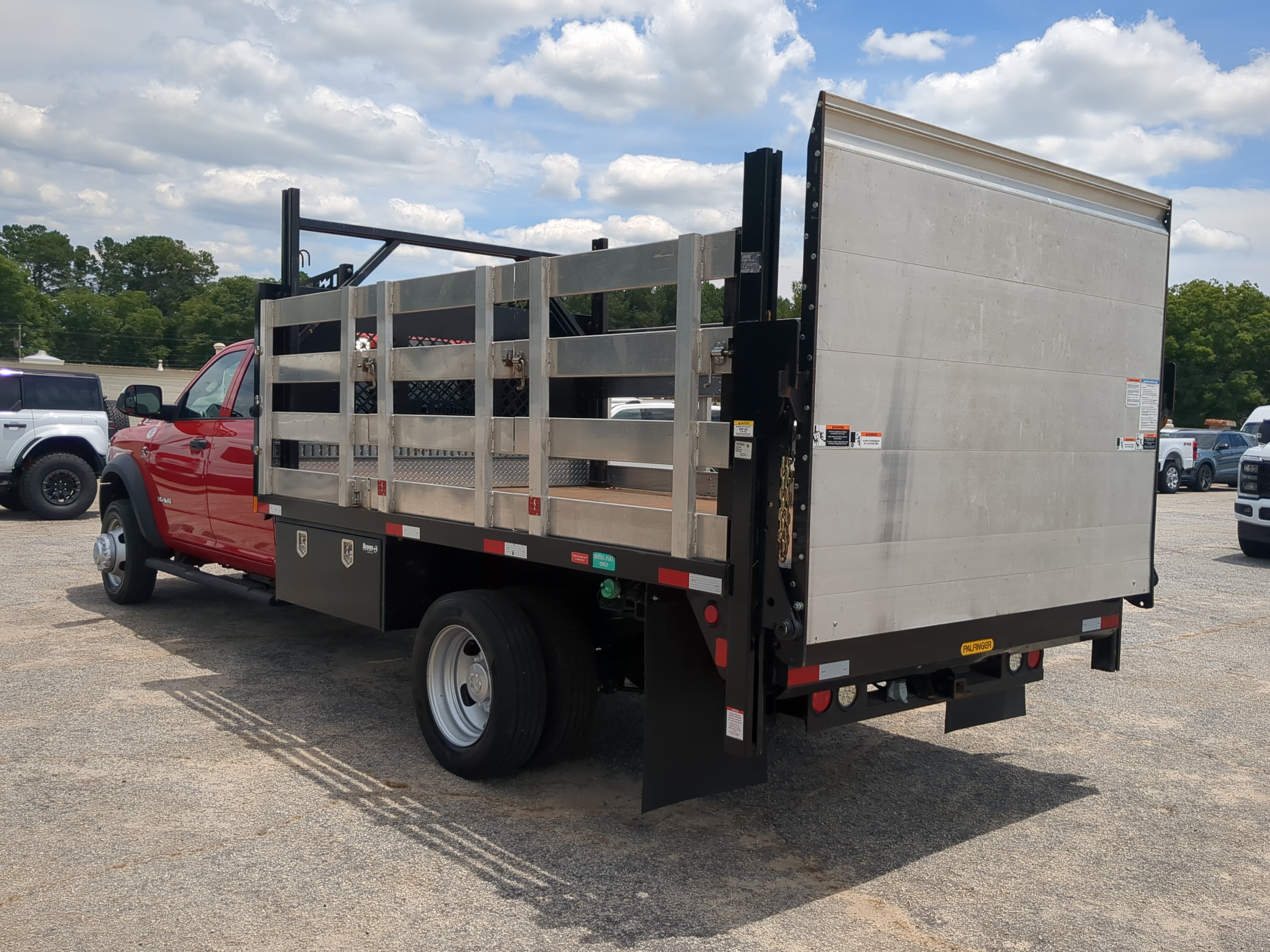 Used 2022 RAM 5500 Tradesman w/ Chrome Appearance Group RWD image 5