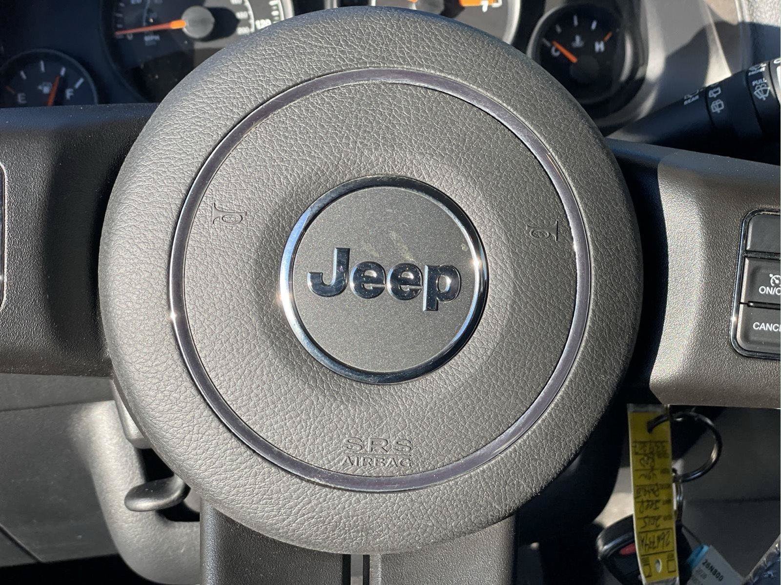 Used 2015 Jeep Patriot Latitude AWD/4WD image 27