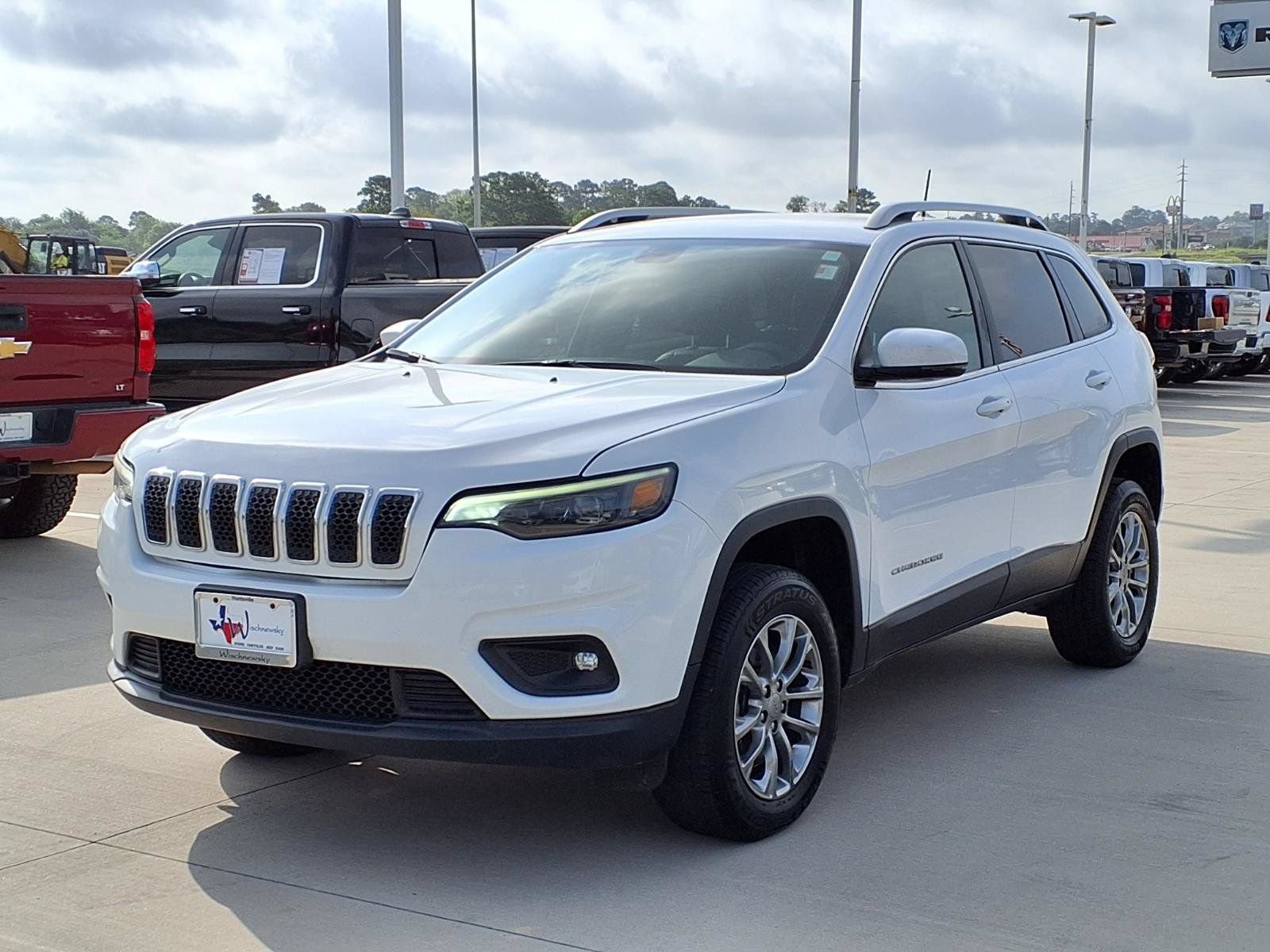 Used 2019 Jeep Cherokee Latitude Plus w/ Comfort/Convenience Group AWD/4WD image 3