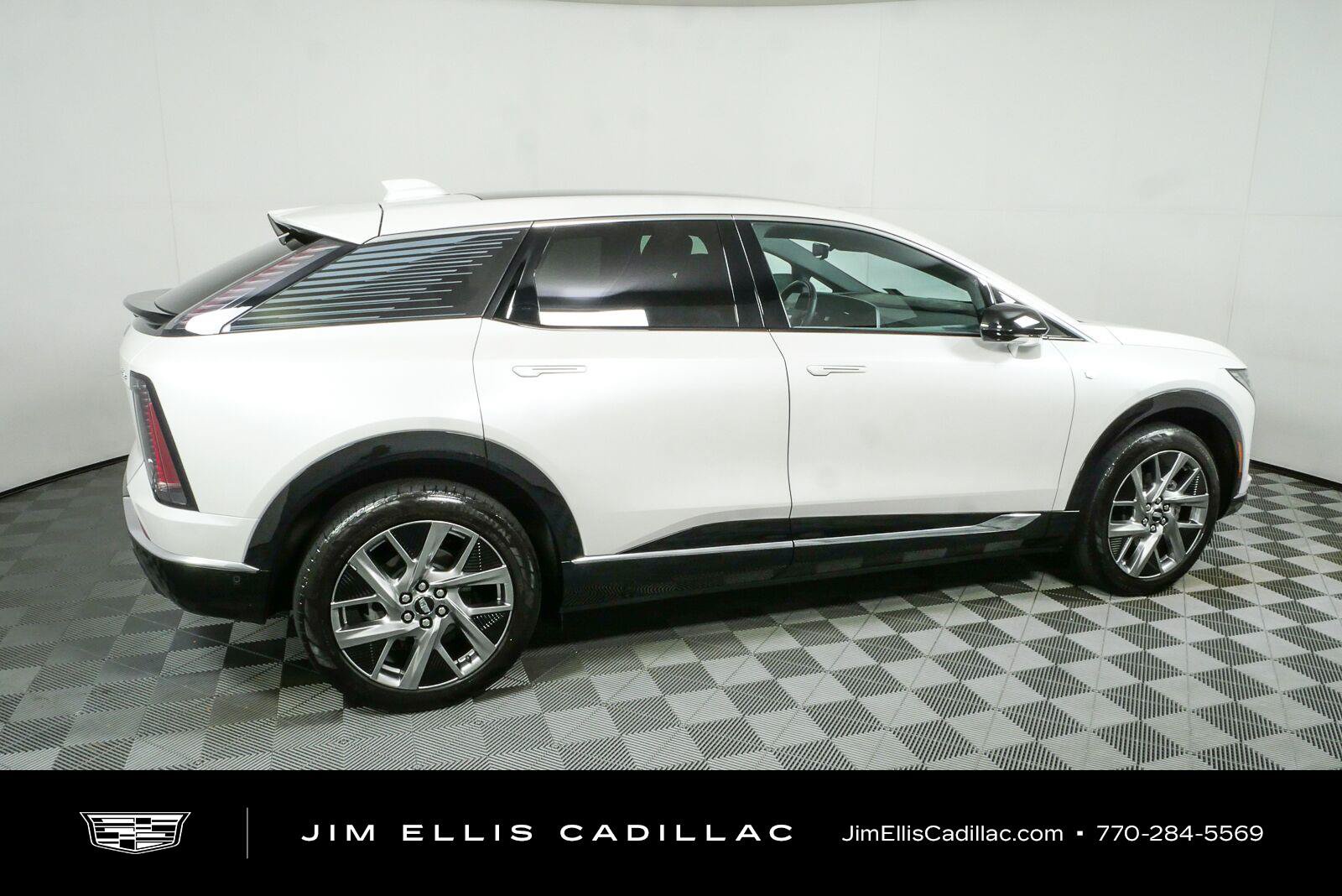 Used 2025 Cadillac Optiq Luxury 1 AWD/4WD image 2