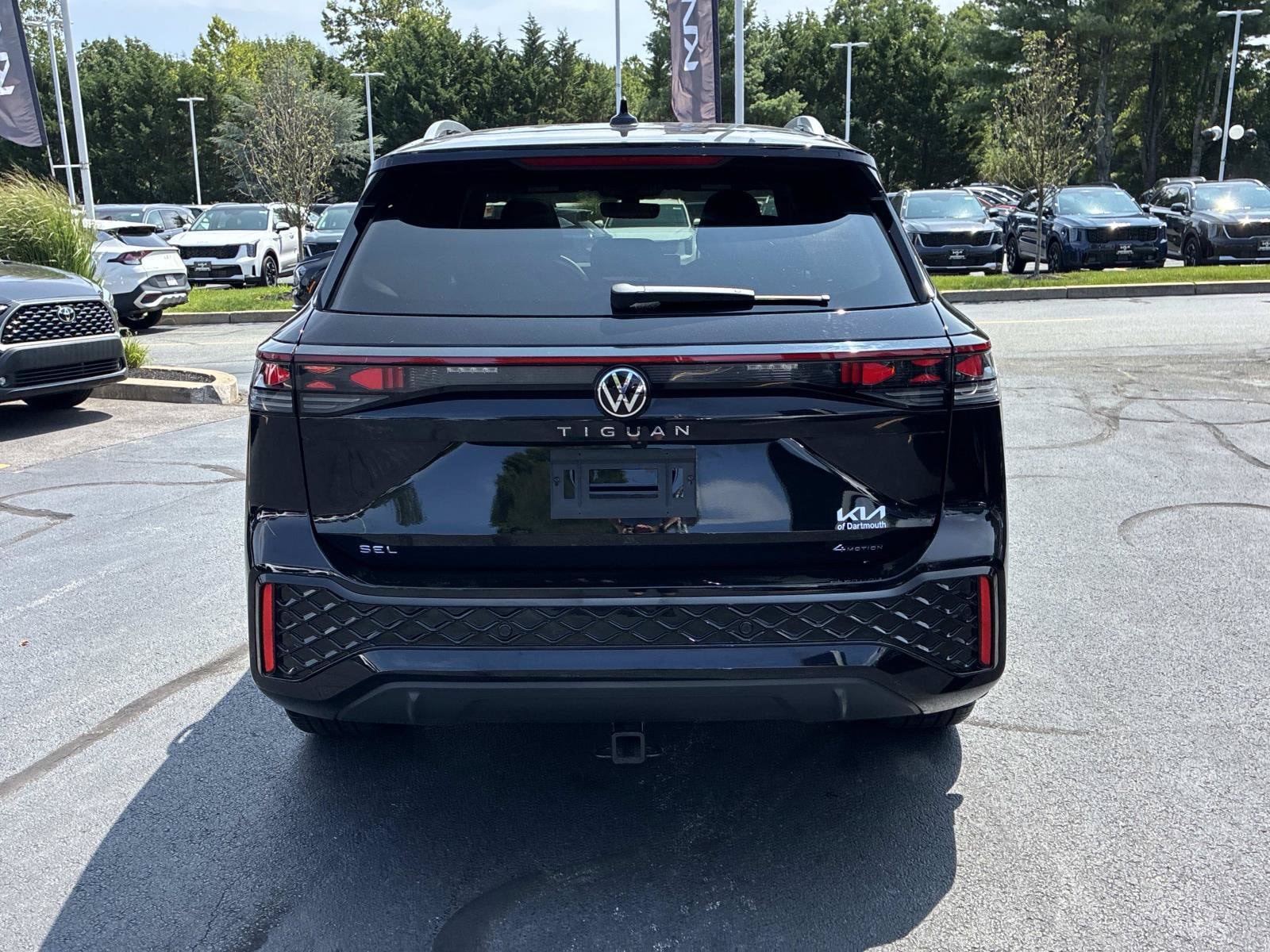 Used 2025 Volkswagen Tiguan SEL R-Line AWD/4WD image 6