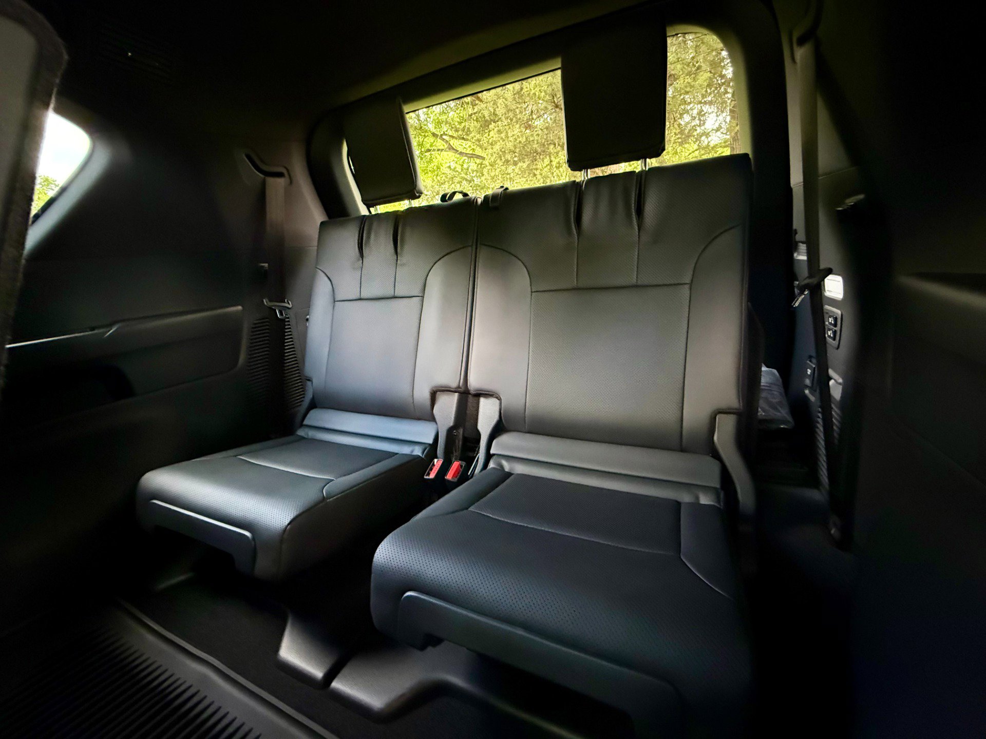 Used 2024 Lexus LX 600 F Sport AWD/4WD image 26