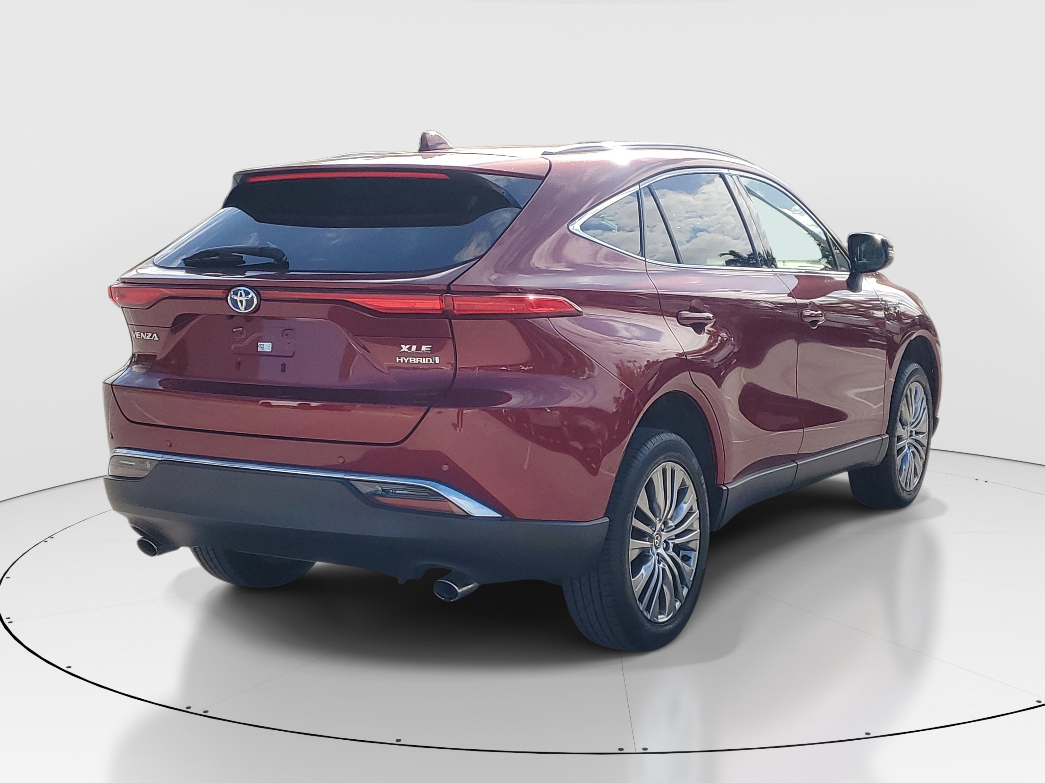 Certified 2021 Toyota Venza XLE w/ Softex Package AWD/4WD image 3
