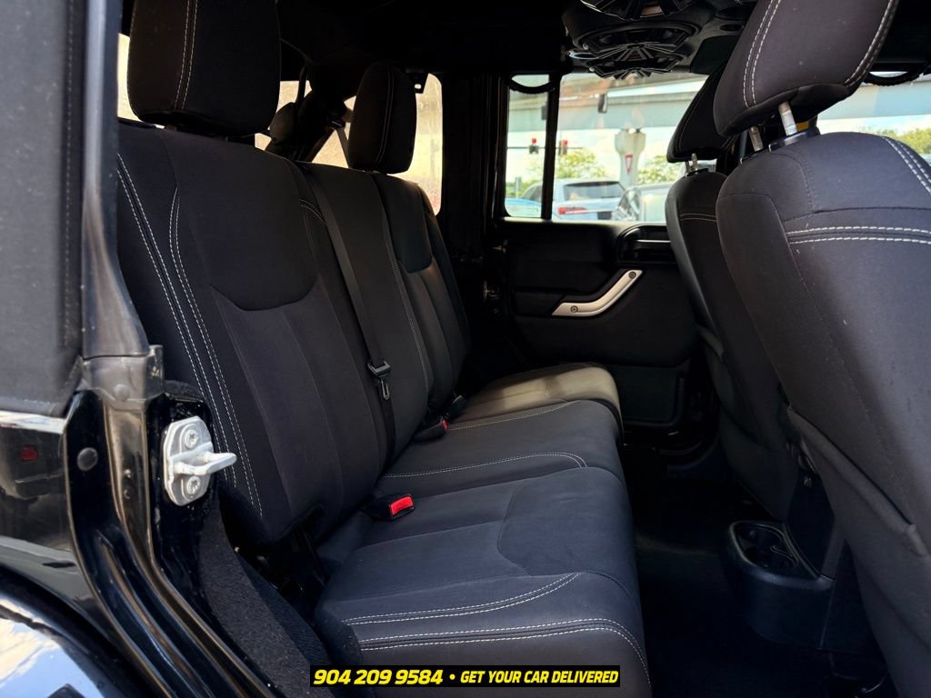 Used 2017 Jeep Wrangler Unlimited Rubicon w/ Connectivity Group AWD/4WD image 32