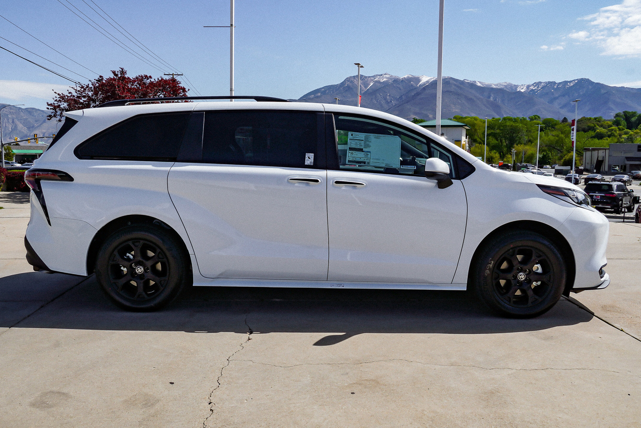 New 2026 Toyota Sienna XLE Woodland Edition AWD/4WD image 10
