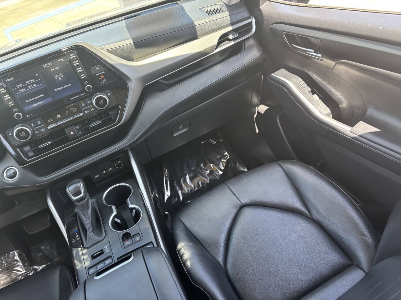 Used 2020 Toyota Highlander XLE AWD/4WD image 14