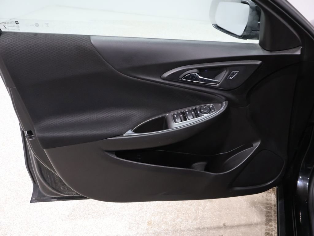 Used 2016 Chevrolet Malibu LT image 13