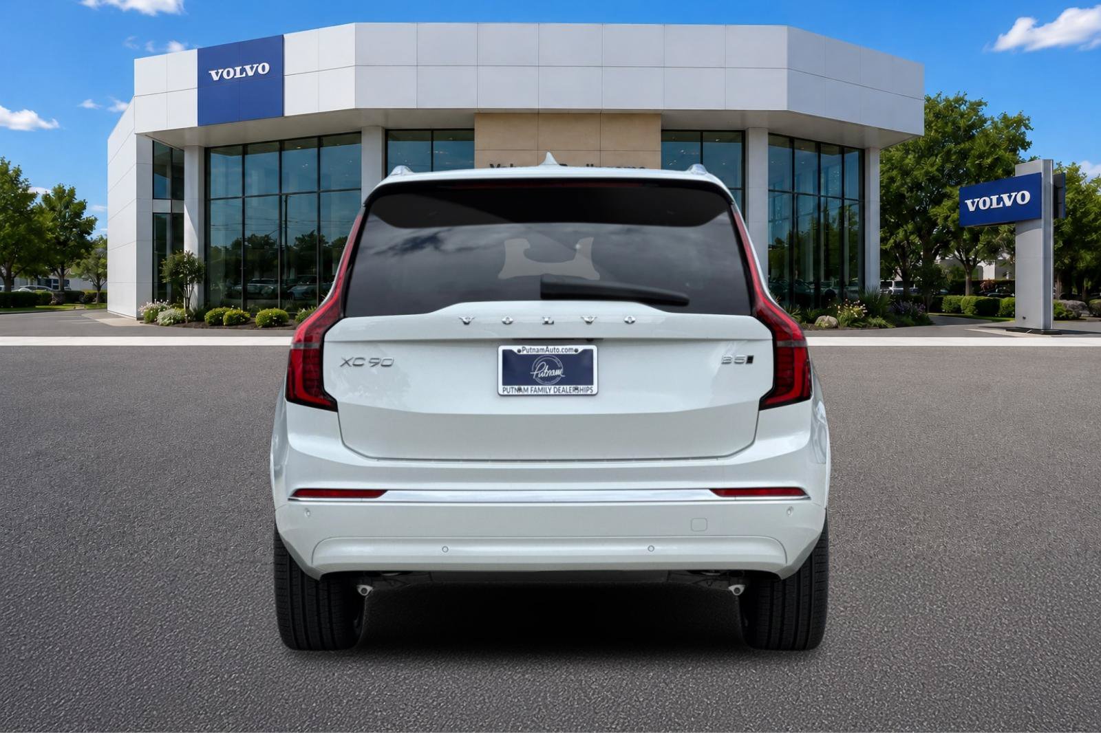 New 2026 Volvo XC90 B5 Plus w/ Protection Package AWD/4WD image 4