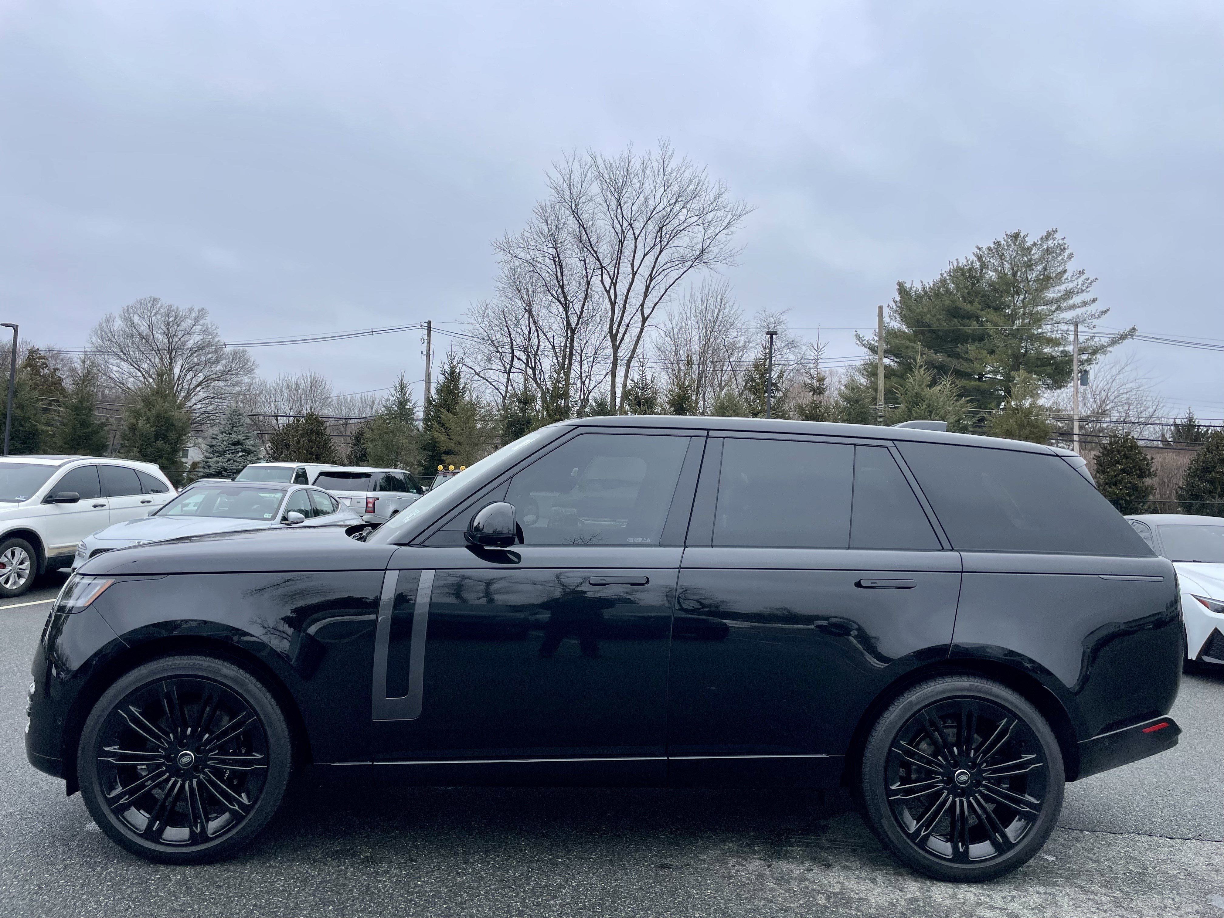 Certified 2025 Land Rover Range Rover SE image 8