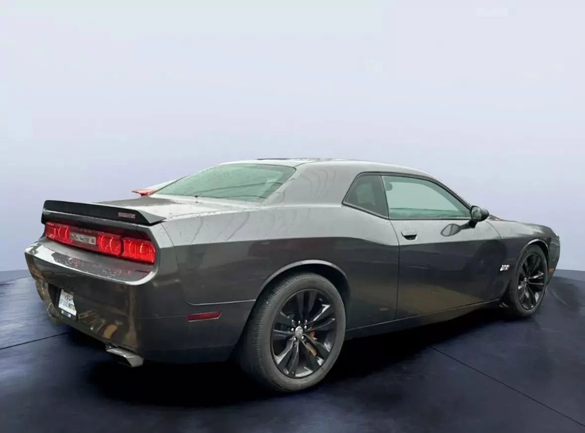 Used 2014 Dodge Challenger SRT8 RWD image 5