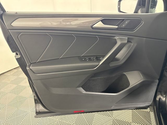 Used 2023 Volkswagen Tiguan SE image 27