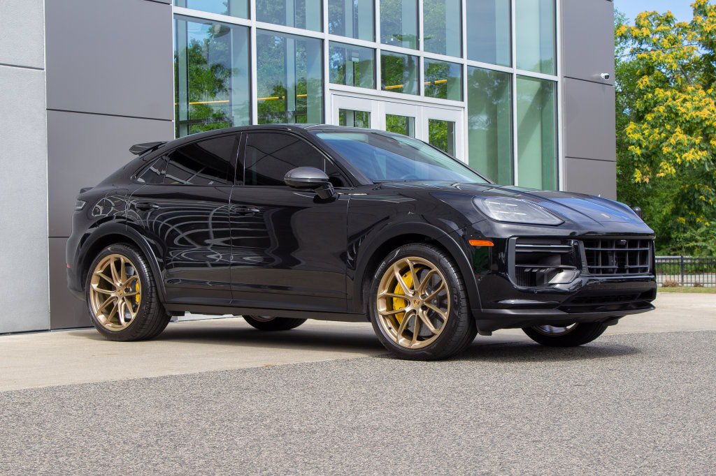 Used 2024 Porsche Cayenne Turbo GT AWD/4WD image 3