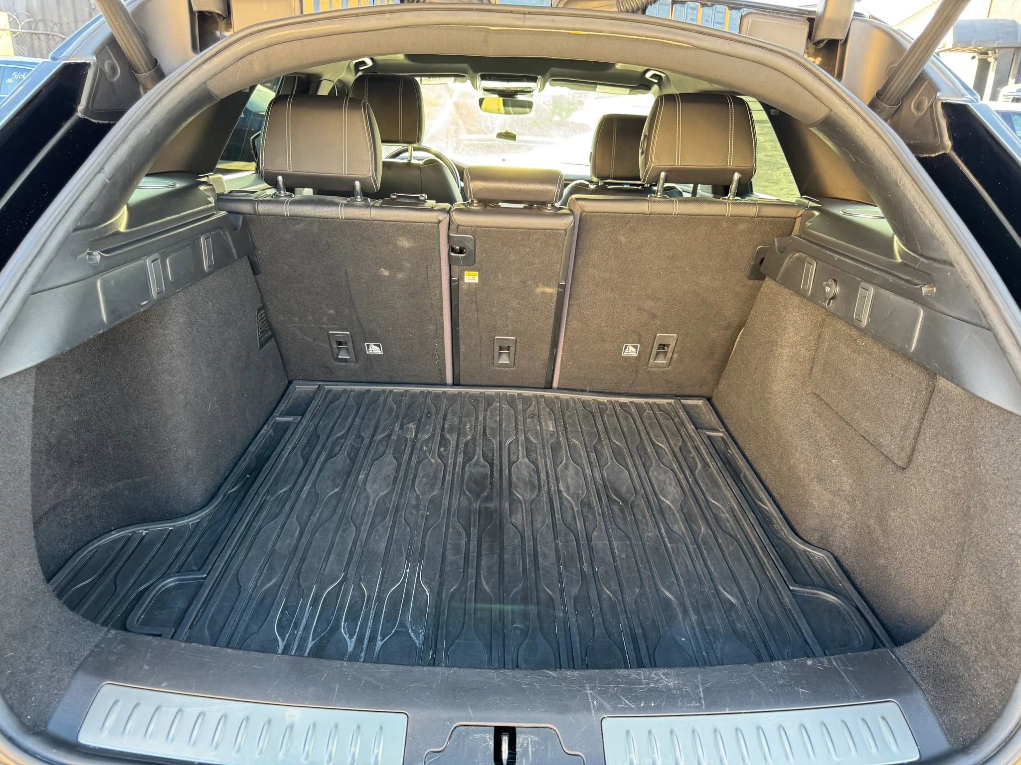 Used 2019 Land Rover Range Rover Velar R-Dynamic SE AWD/4WD image 35