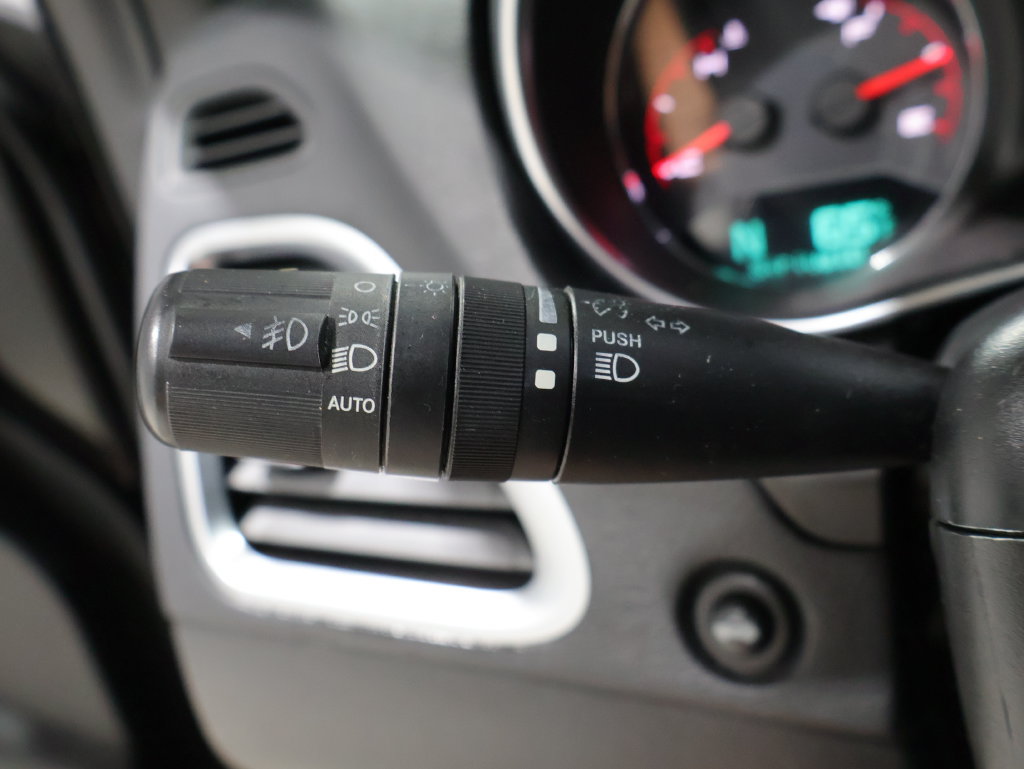 Used 2013 Dodge Avenger R/T FWD image 32