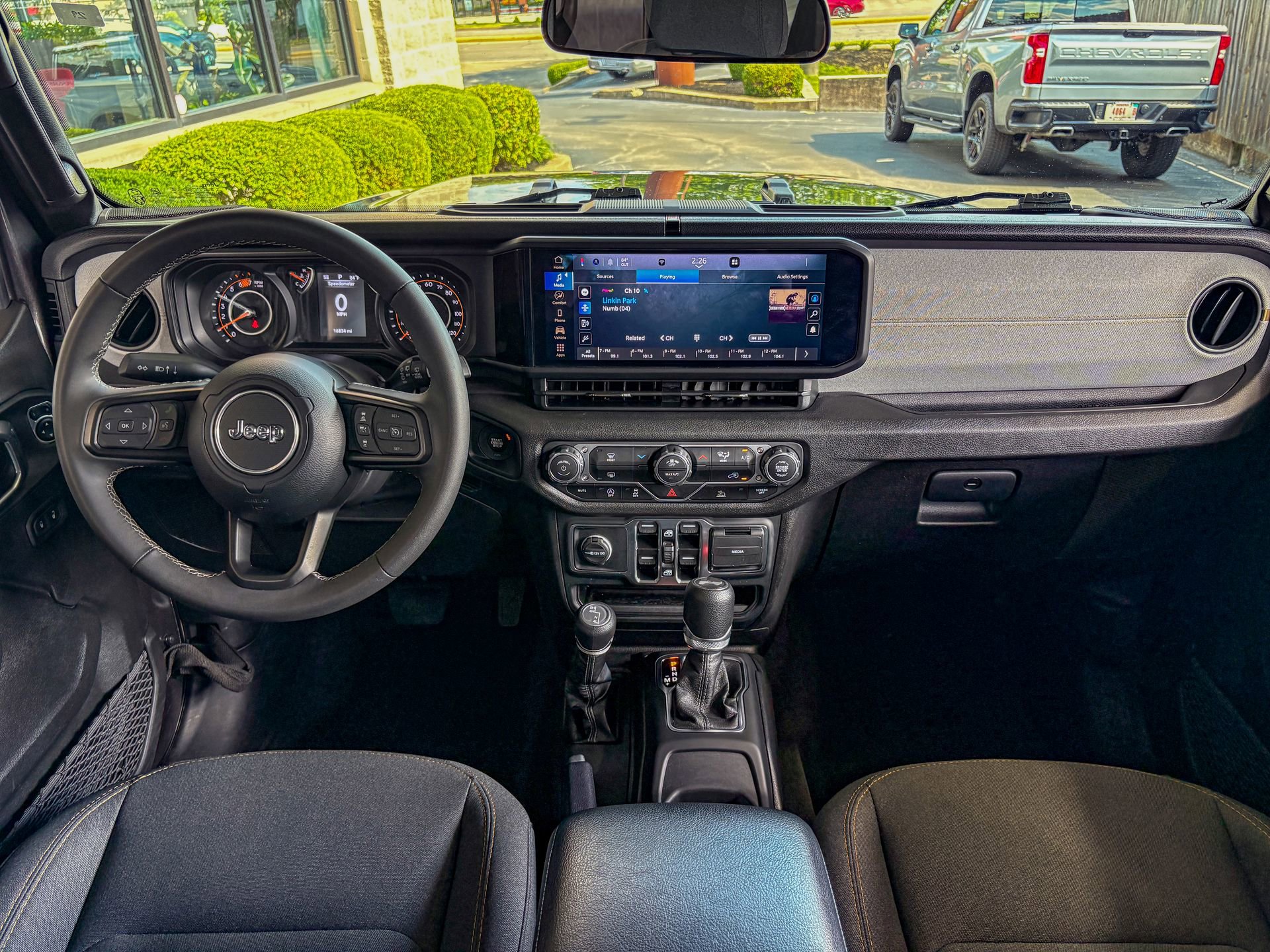Used 2025 Jeep Wrangler Unlimited Sport AWD/4WD image 2