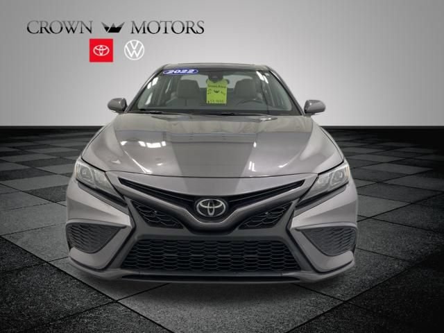 Used 2022 Toyota Camry SE AWD/4WD image 2