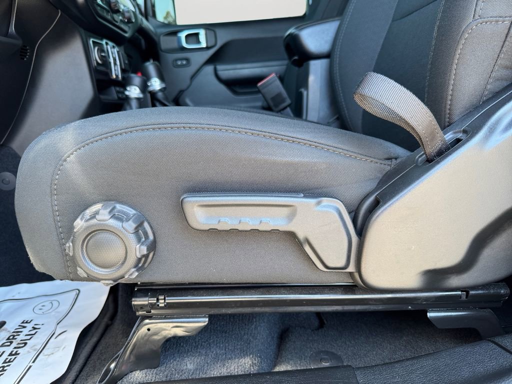 Used 2022 Jeep Wrangler Unlimited Sport AWD/4WD image 25
