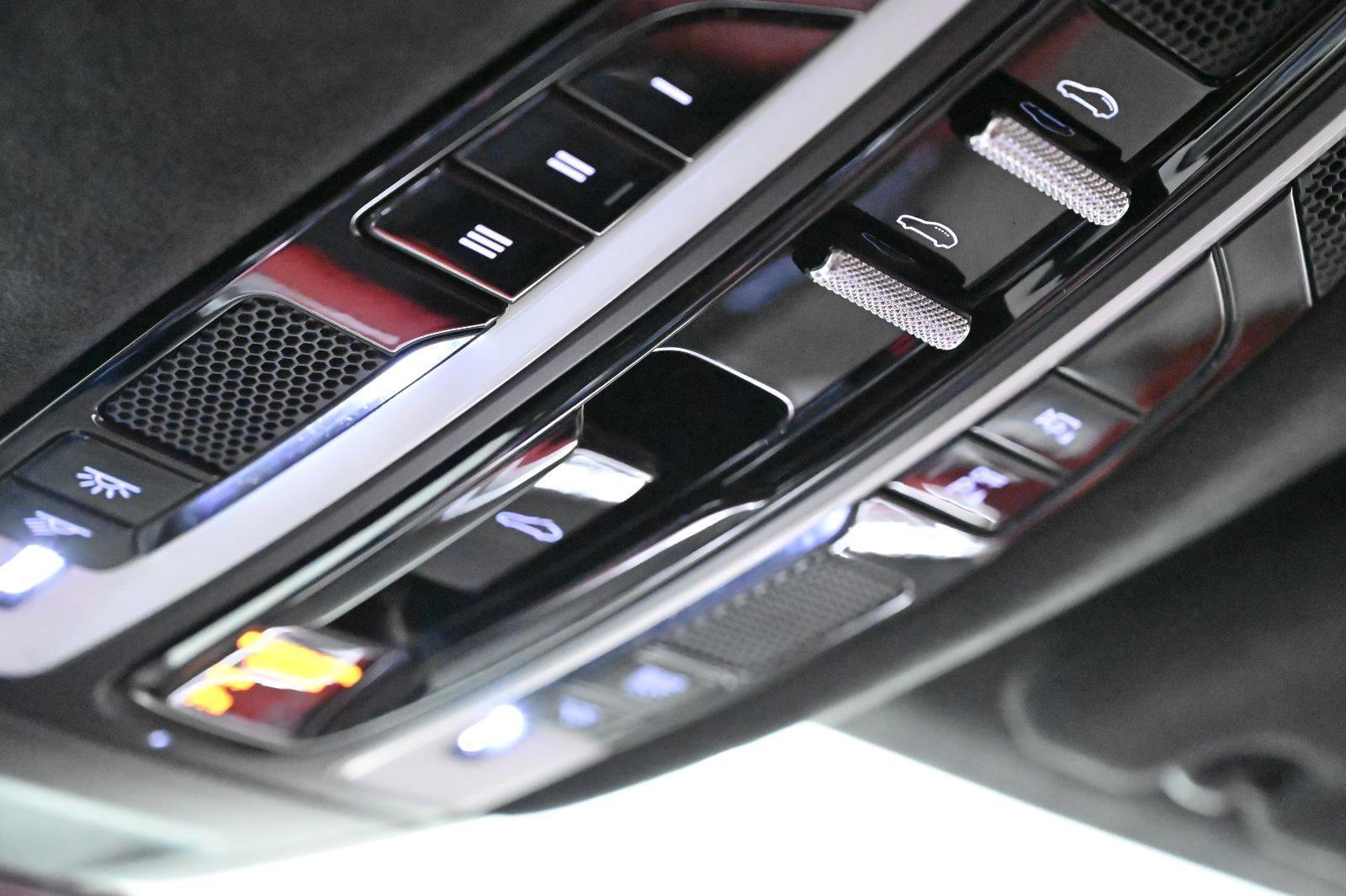 Used 2020 Porsche Panamera GTS image 27