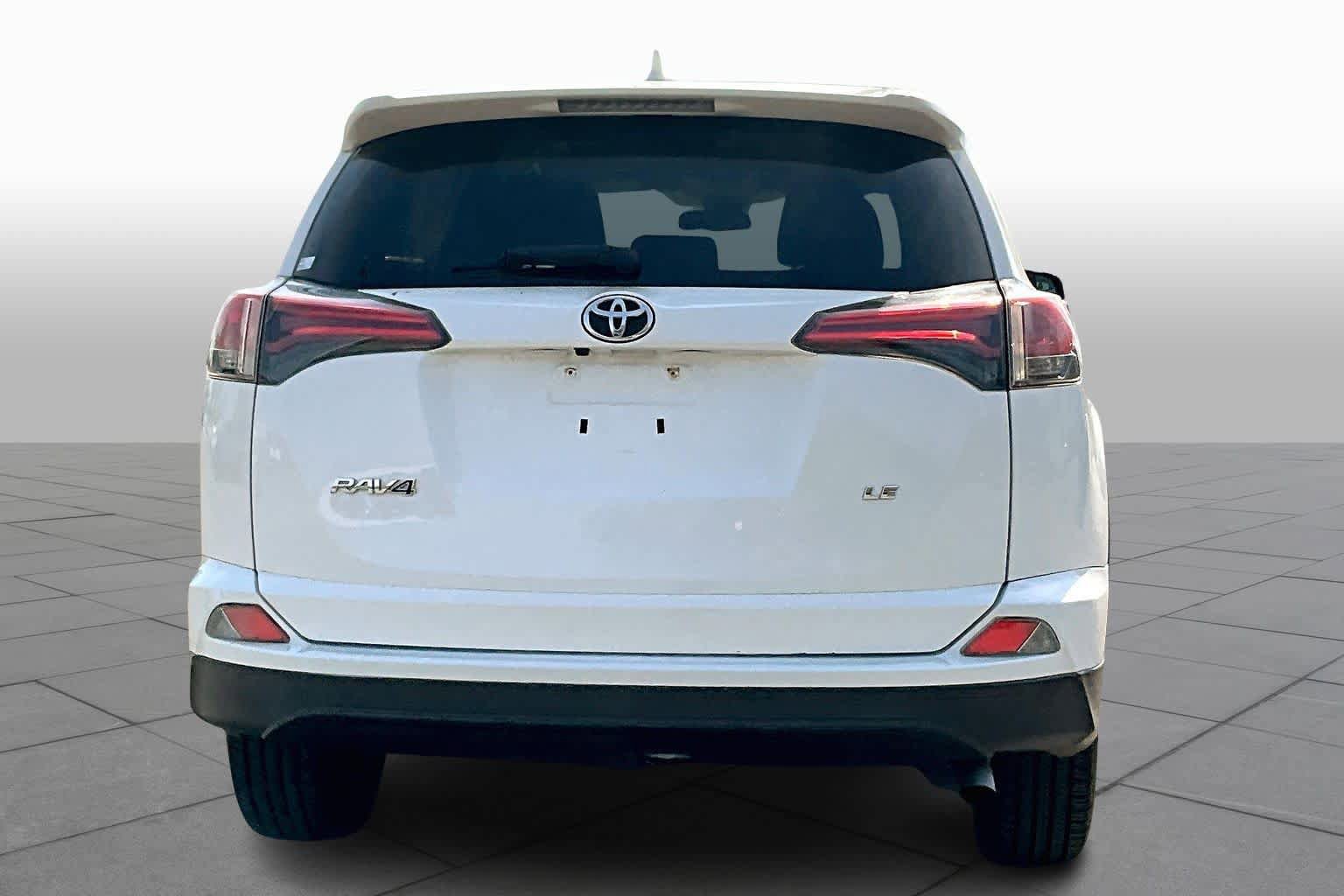 Used 2018 Toyota RAV4 LE image 5