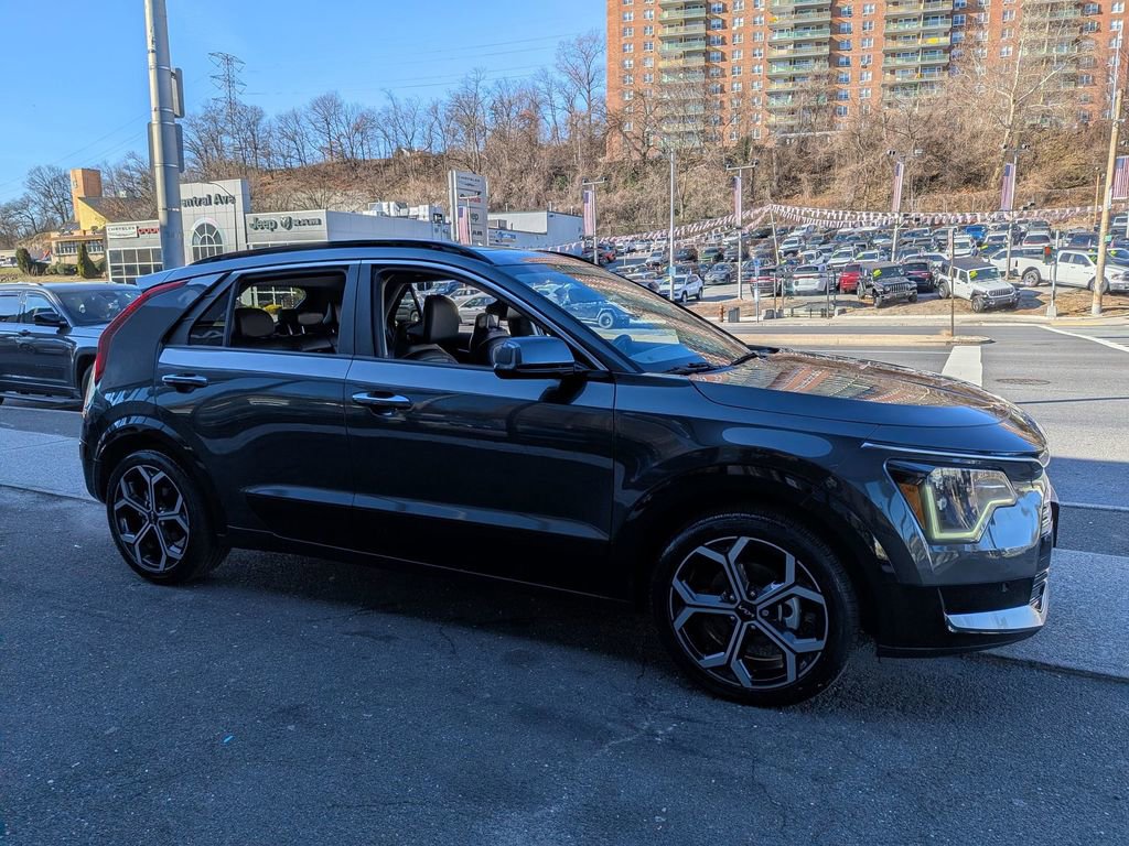 Certified 2024 Kia Niro SX Touring image 5