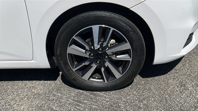 Used 2022 Nissan Versa SV FWD image 9