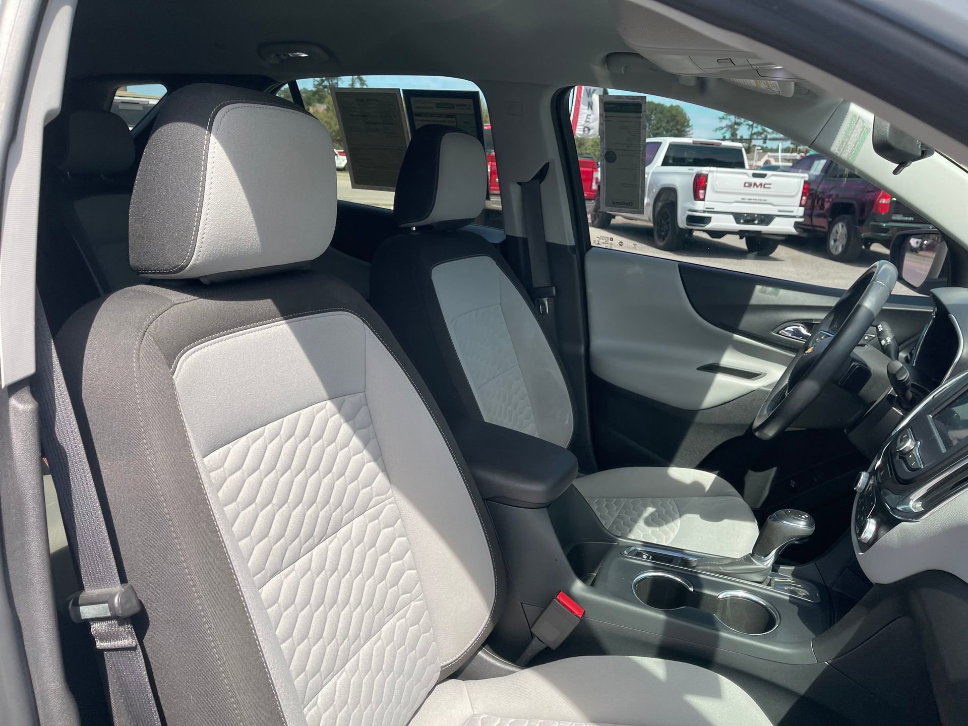 Used 2020 Chevrolet Equinox LT FWD image 28