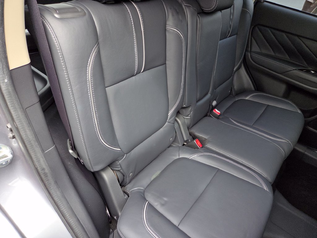 Used 2018 Mitsubishi Outlander 4WD Plug-In Hybrid image 35