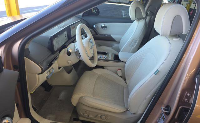 Used 2023 Genesis GV60 Advanced image 5