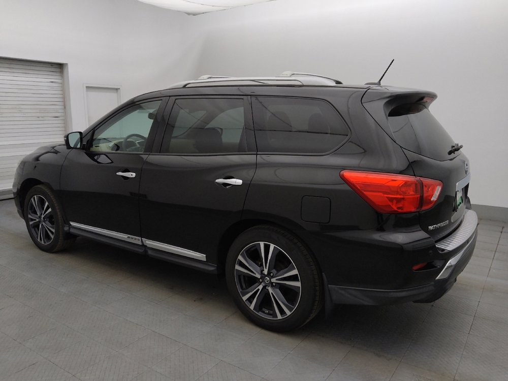 Used 2018 Nissan Pathfinder Platinum image 3