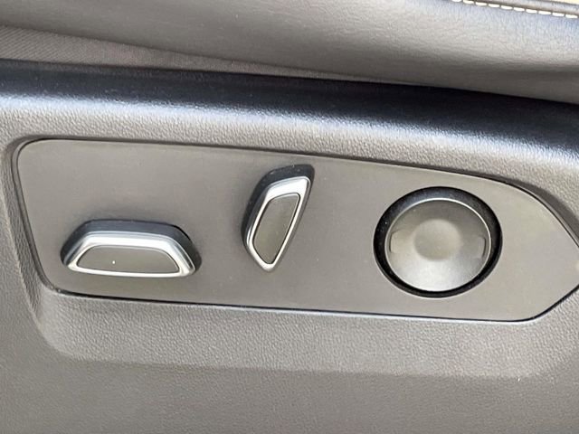 Used 2023 Cadillac Escalade Premium Luxury AWD/4WD image 12