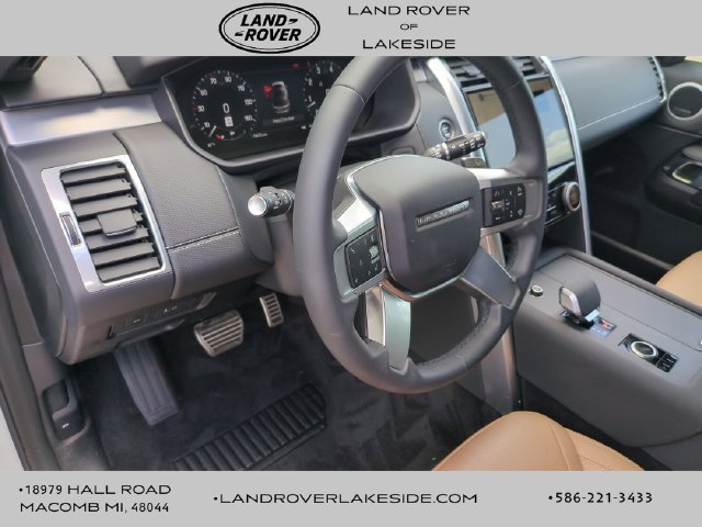 Used 2025 Land Rover Discovery Dynamic SE AWD/4WD image 7