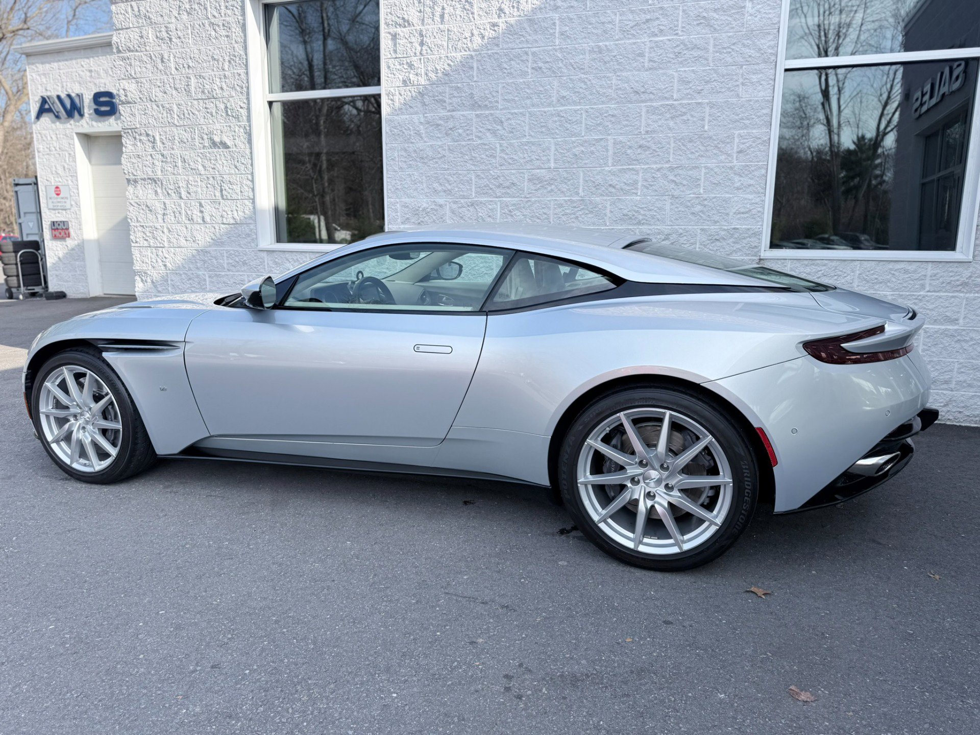 Used 2017 Aston Martin DB11 V12 image 6