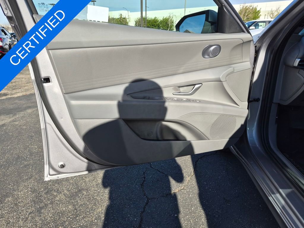 Used 2025 Hyundai Elantra SE image 10