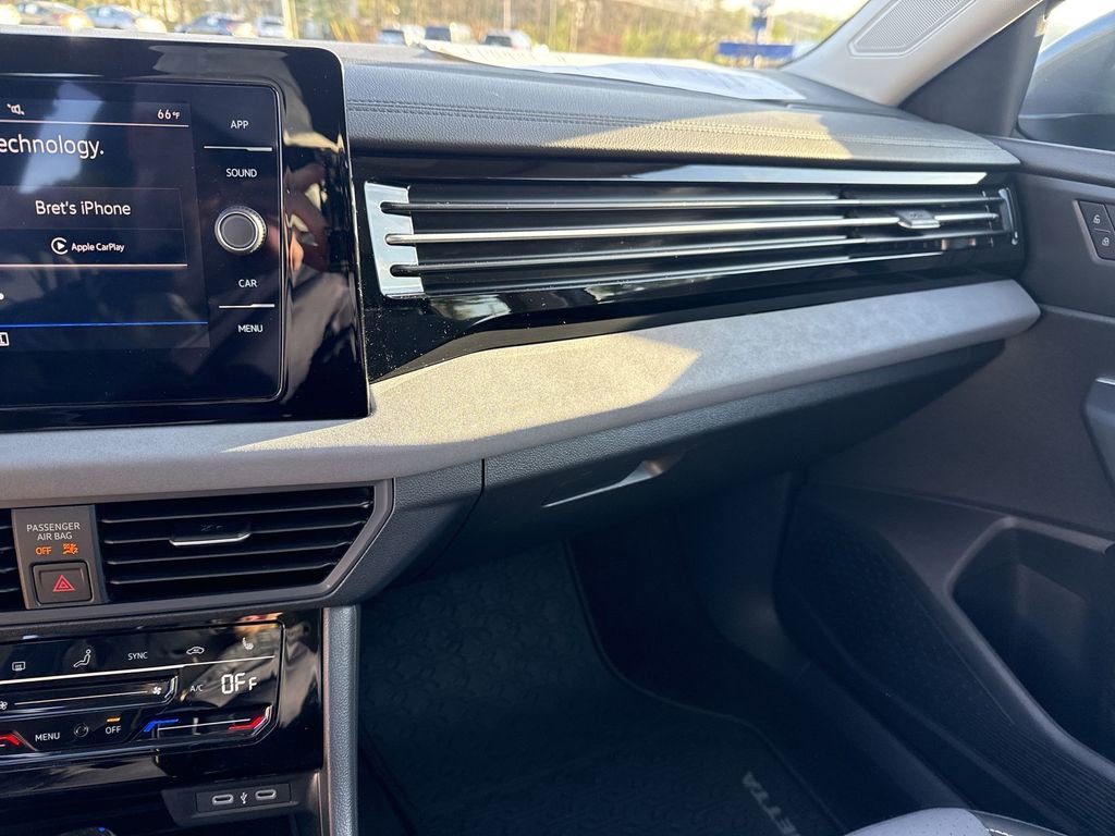 Used 2025 Volkswagen Jetta SE image 13