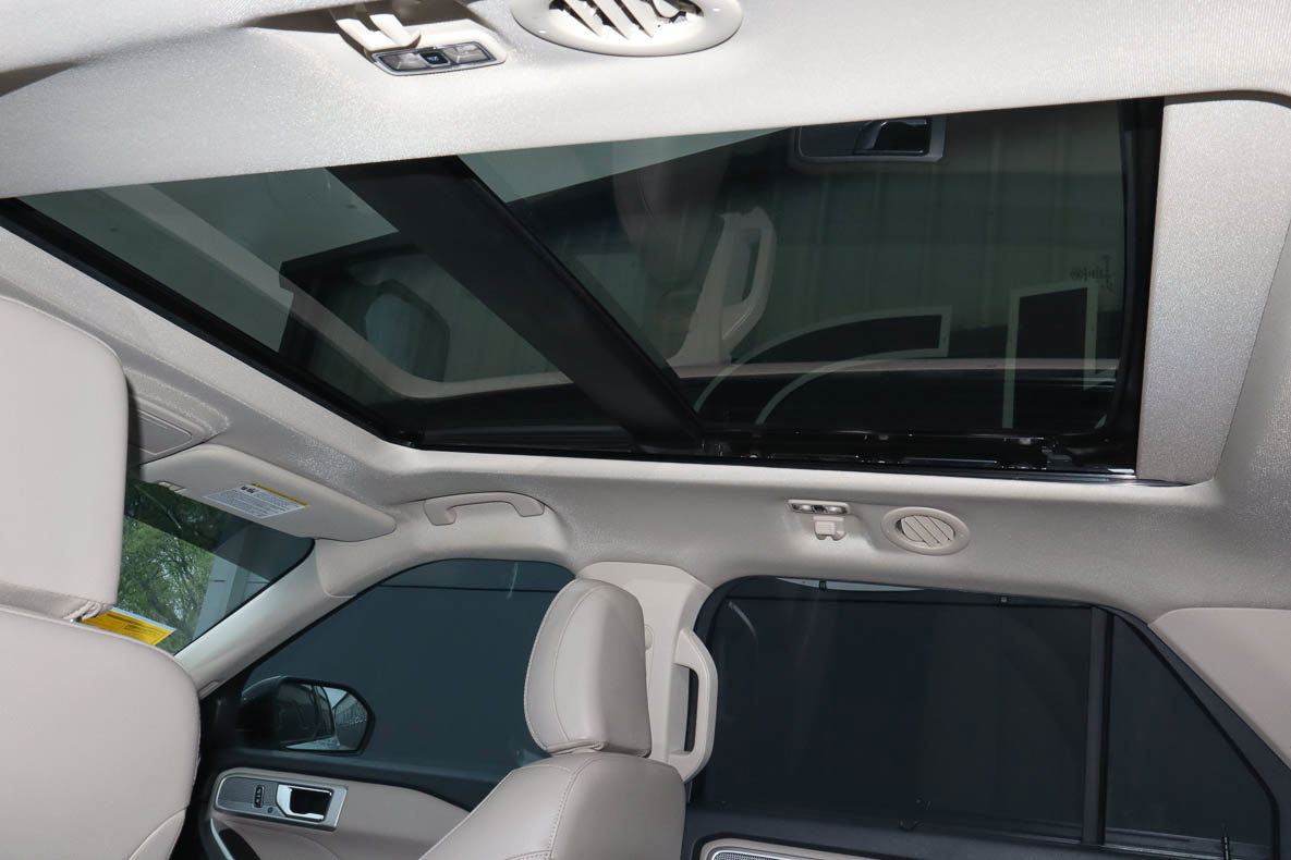 Used 2021 Ford Explorer Limited w/ Equipment Group 301A image 9