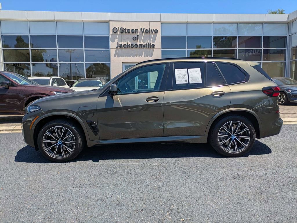 Used 2024 BMW X5 xDrive50e w/ M Sport Package AWD/4WD image 3