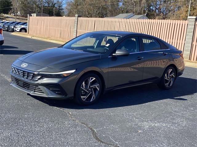 Used 2024 Hyundai Elantra SEL w/ Convenience Package video 3