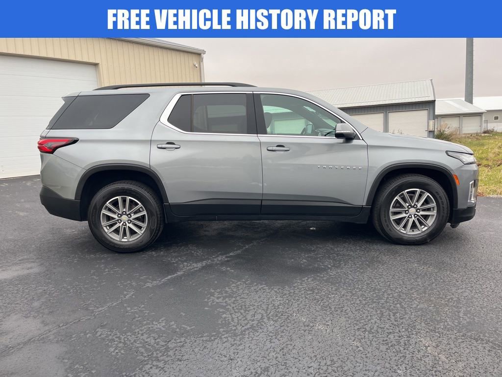 Used 2023 Chevrolet Traverse LT image 3