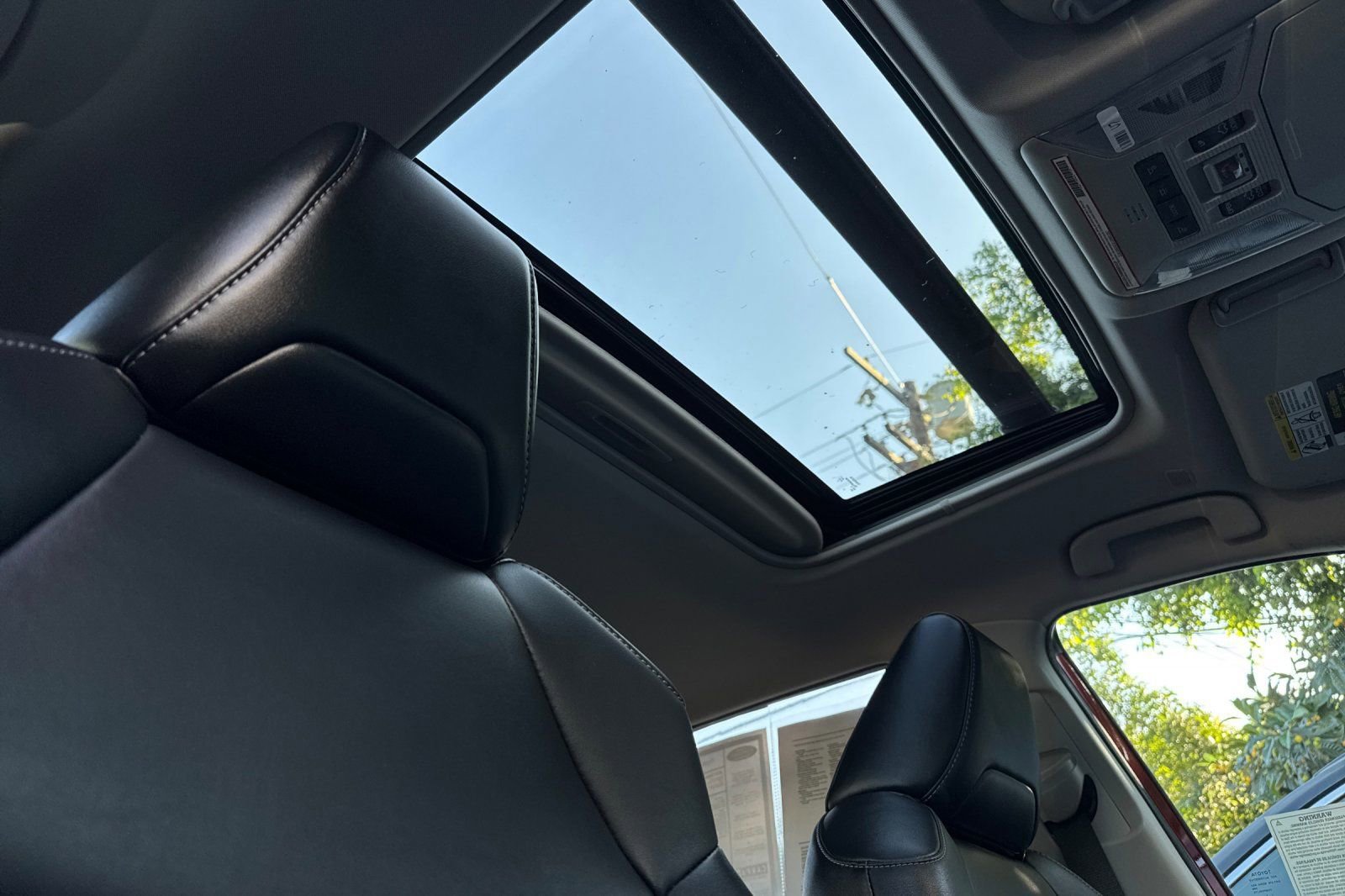 Used 2023 Toyota RAV4 XLE Premium image 17