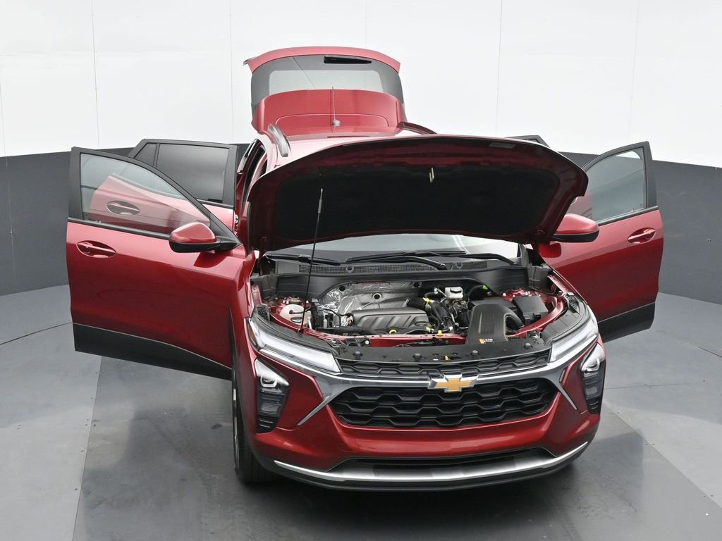 Used 2025 Chevrolet Trax LT w/ LT Convenience Package FWD image 35