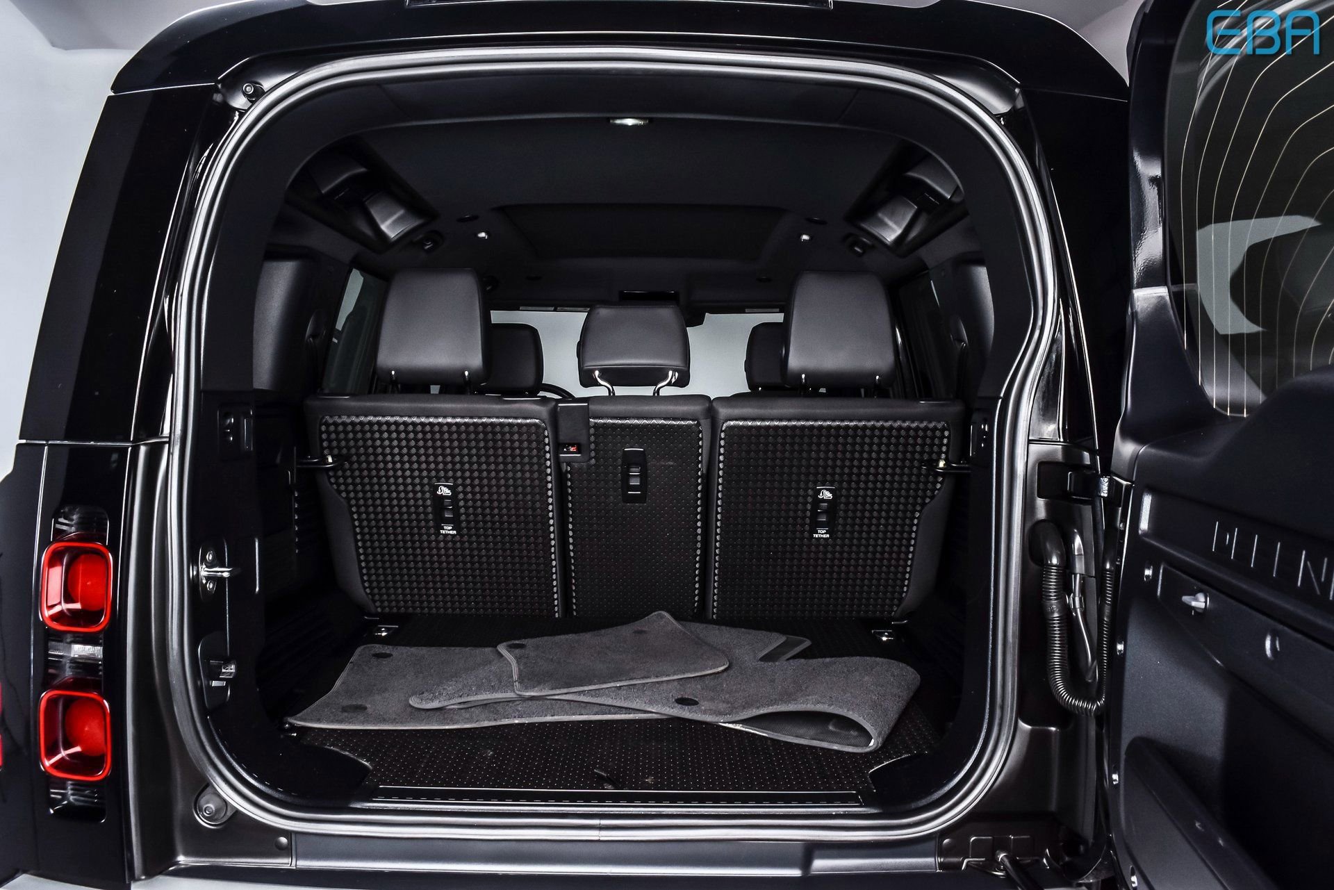 Used 2025 Land Rover Defender 110 S image 14