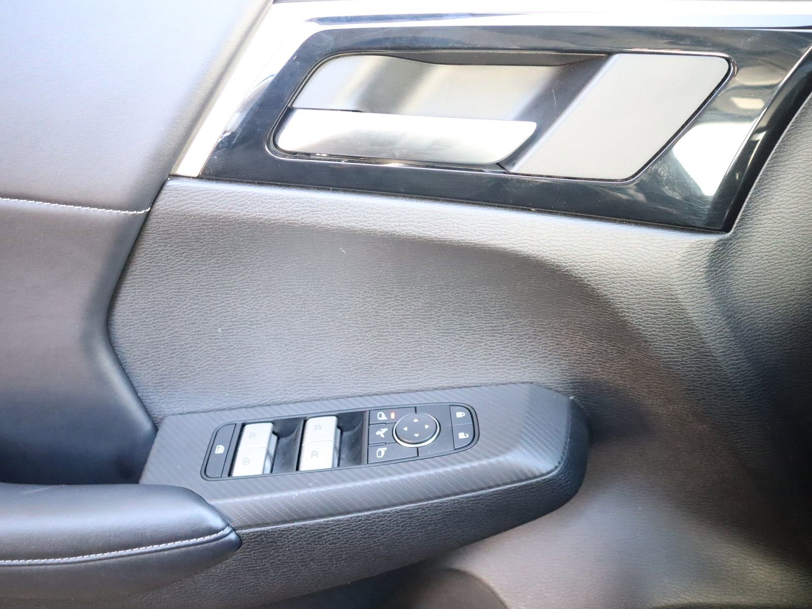 Used 2025 Mitsubishi Outlander AWD image 32
