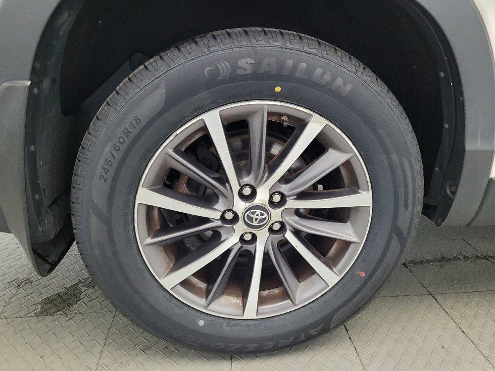 Used 2019 Toyota Highlander XLE image 31