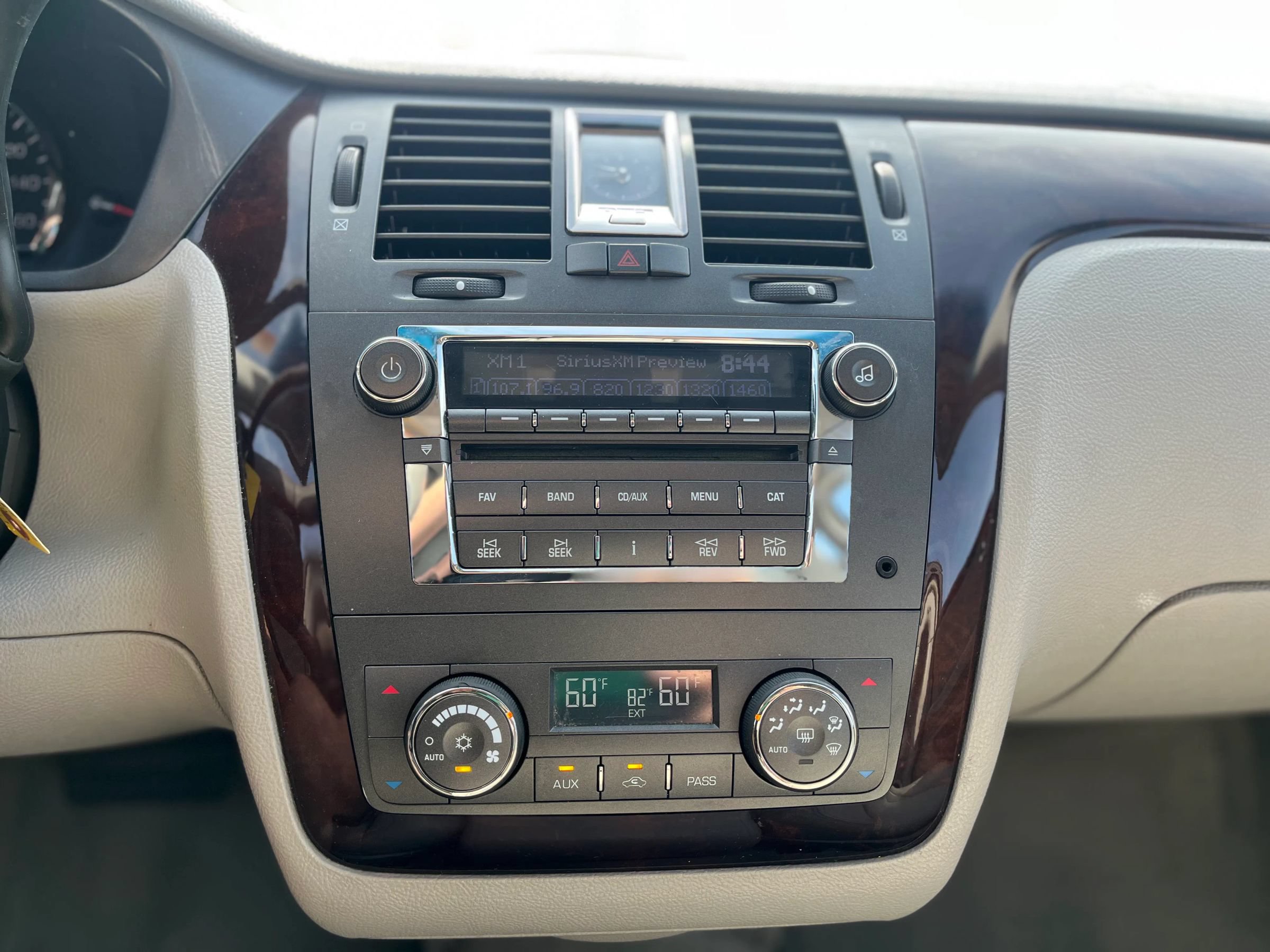 Used 2009 Cadillac DTS w/ Sun And Sound Package FWD image 20