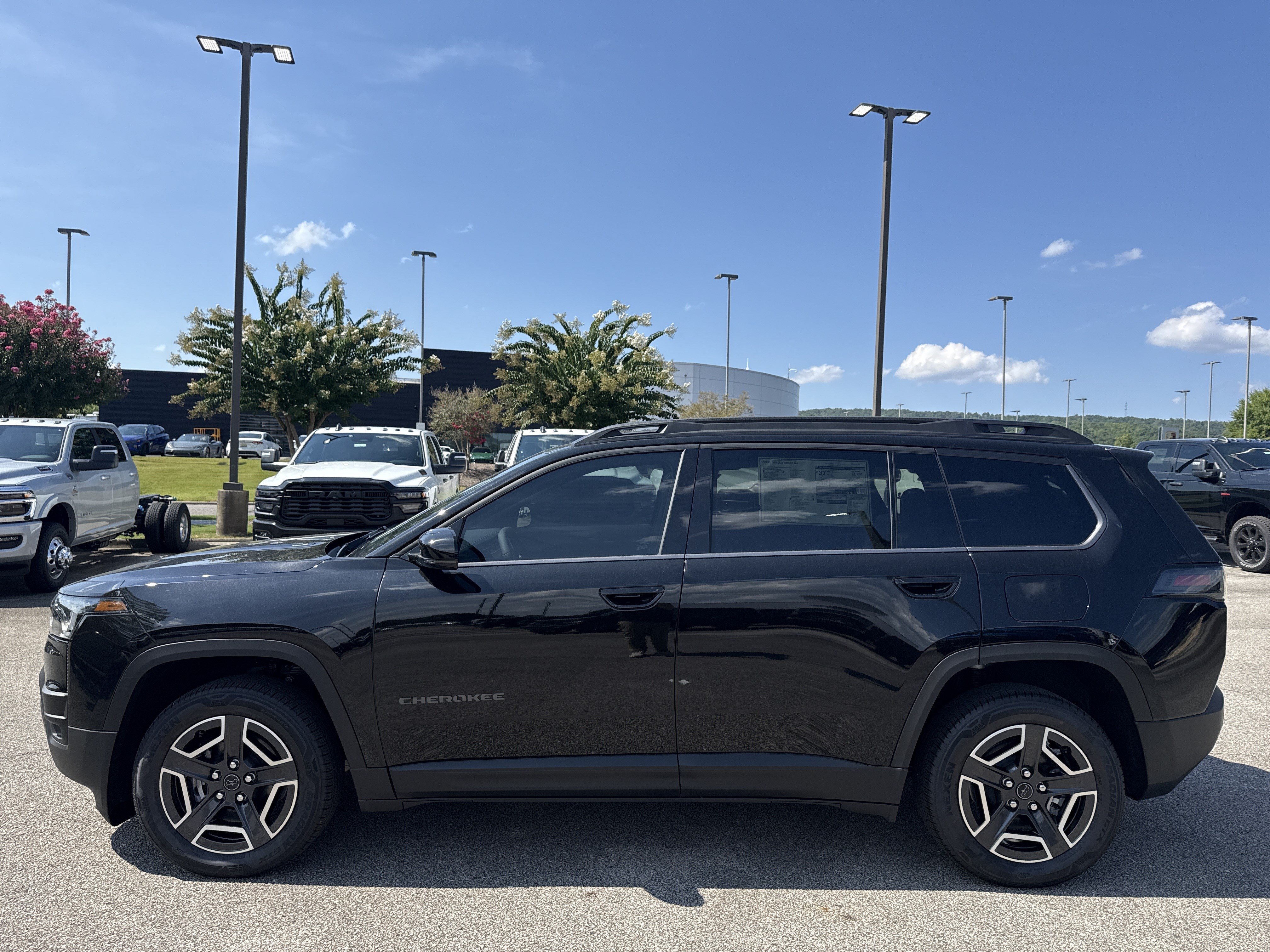 New 2026 Jeep Cherokee Limited AWD/4WD image 4