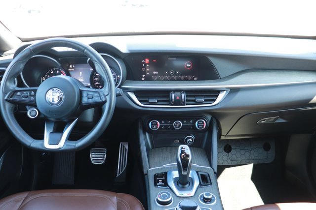 Used 2023 Alfa Romeo Stelvio Ti AWD/4WD image 15