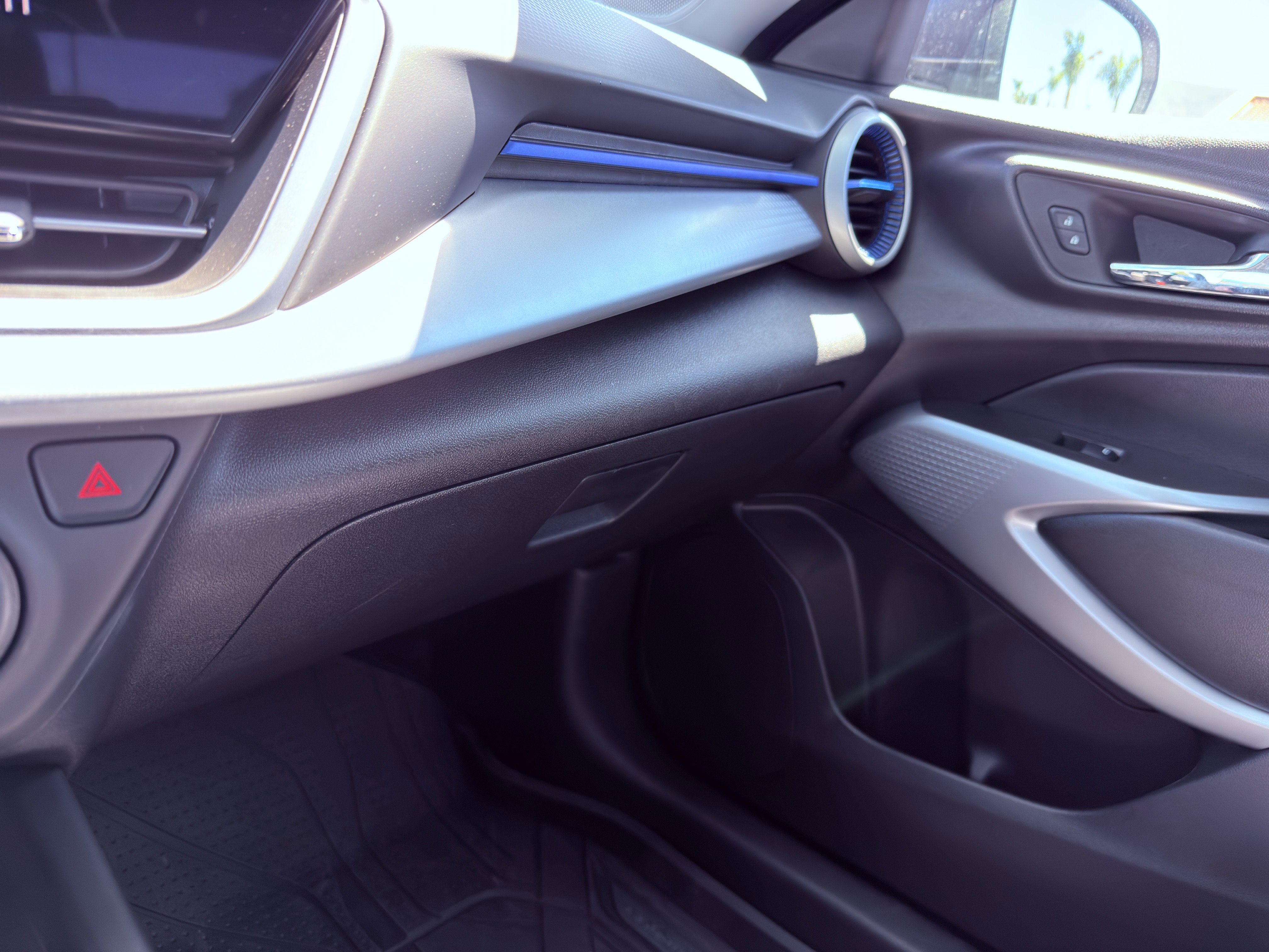 Used 2025 Chevrolet Trax LS FWD image 32