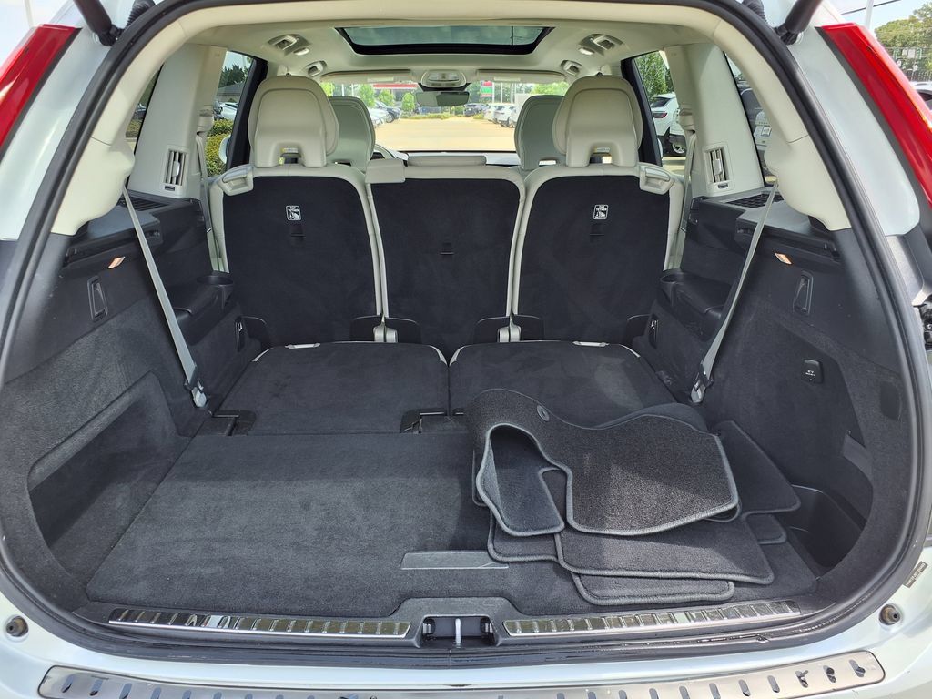 Used 2025 Volvo XC90 B5 Core AWD/4WD image 12
