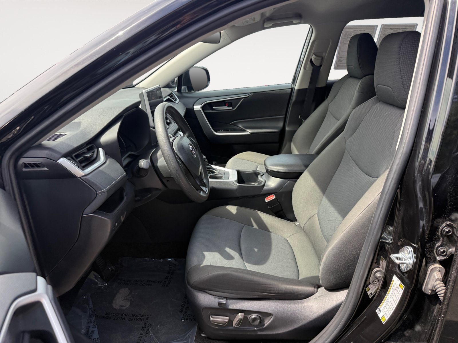 Used 2025 Toyota RAV4 XLE FWD image 10